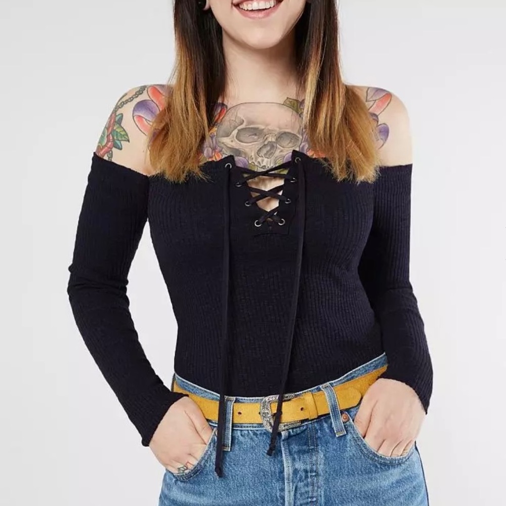 NWT Gilded Intent off the shoulder long sleeve in navy blue